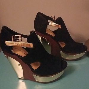 Gianni Bini Black/Gold Platform